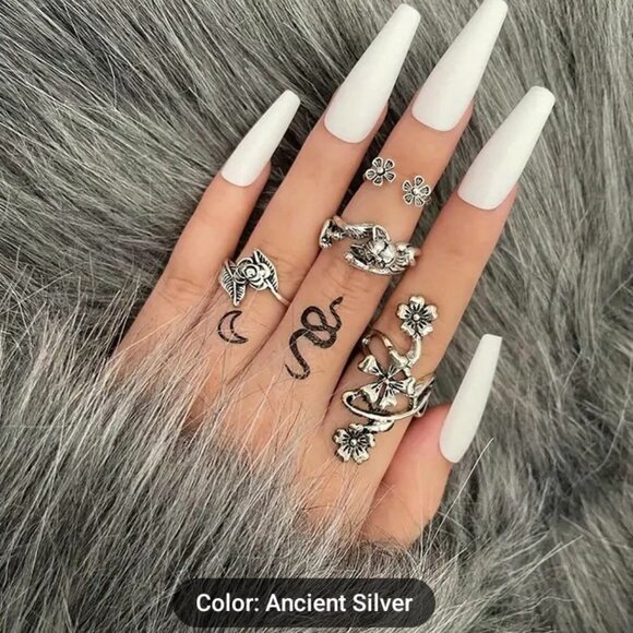 NWOT  4pcs Vintage Ring Set Gothic Style Catti Flower Leaf Patterns Mix And Matc - Picture 1 of 3